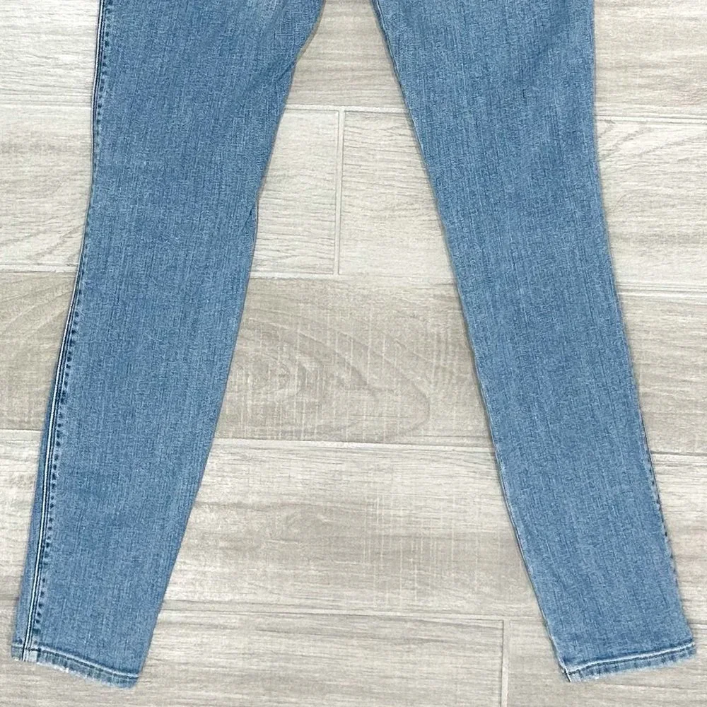 Frame Le High Skinny Double Needle in Overturn Beach Light Wash Denim Jeans